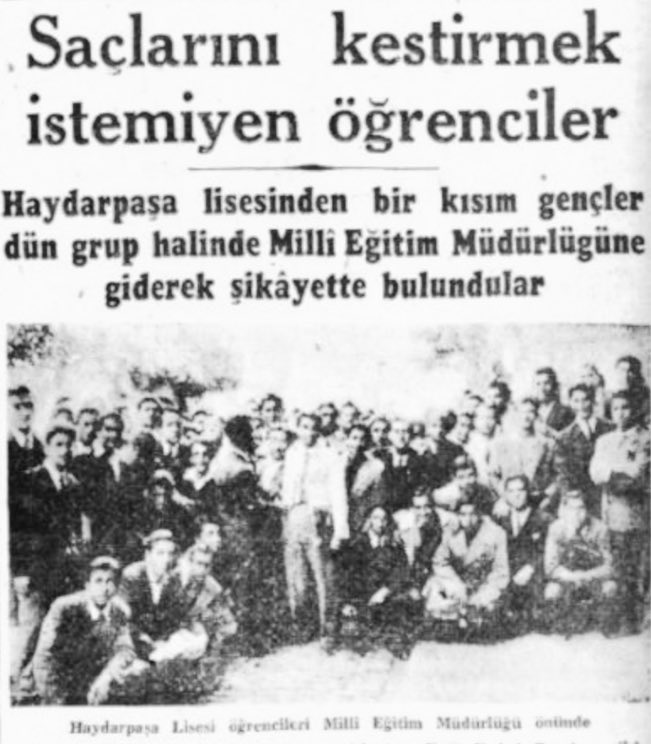 solhafza's tweet photo. 24 Ekim 1945:
İstanbul Haydarpaşa Lisesi’nden bir grup öğrenci, Milli Eğitim Bakanlığı’nca getirilen “her ders yılı başında saçları makina ile kestirme” yükümlülüğünün  kaldırılması için İl Milli Eğitim Müdürlüğü’ne topluca giderek başvuruda bulundu https://t.co/SpjYBniavF