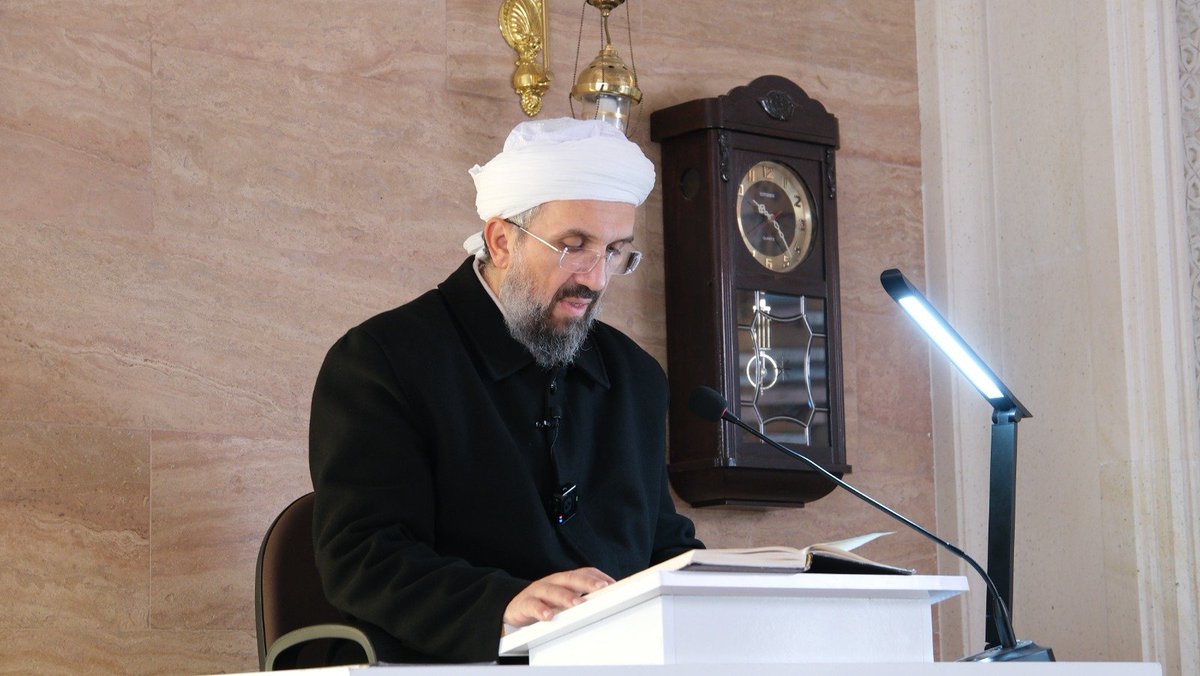 ihsanhocaresmi's tweet photo. Bütün Müslümanlara açık YouTube'a da yüklenecak haftalık hadis(çarşamba), tefsir(cuma) ve Mektubat-ı Rabbani(cumartesi) derslerimizde sırasıyla sofradan doymadan kalkmak,münafıkların tuzaklarından korunma yolları ve Allah Teala'nın en çok razı olduğu tesbihat mevzuunu konuştuk. https://t.co/JO9QBxSyWH