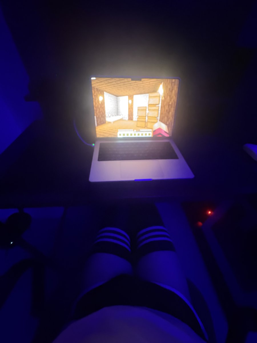 kyrenuwu's tweet photo. femboy plays minecraft!! ;3 #femboy #thighs #furry https://t.co/UCdXmeVRTJ