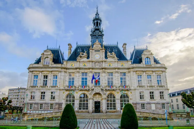 Nuno_741's tweet photo. @Pas2Caution On construit de belles choses, ici une petite mairie banale d'une petite ville que vous avez brûlé par haine et jalousie https://t.co/tB75oH66P2