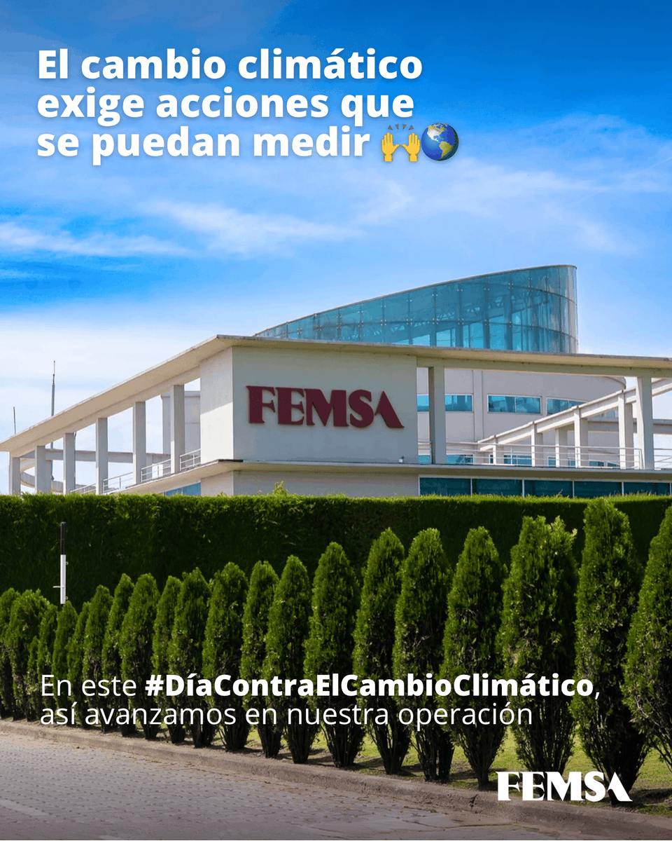 FEMSA's tweet photo. Cada avance cuenta cuando se trata de cuidar el planeta. En 2025, el consumo de electricidad renovable nos permitió evitar la emisión de 756,755 toneladas de CO₂e. Hoy, el 65.2% de la electricidad que consumimos en FEMSA y negocios proviene de fuentes renovables.

Este Día Internacional contra el Cambio Climático, compartimos parte del camino que seguimos recorriendo.

#SomosFEMSA #Sostenibilidad