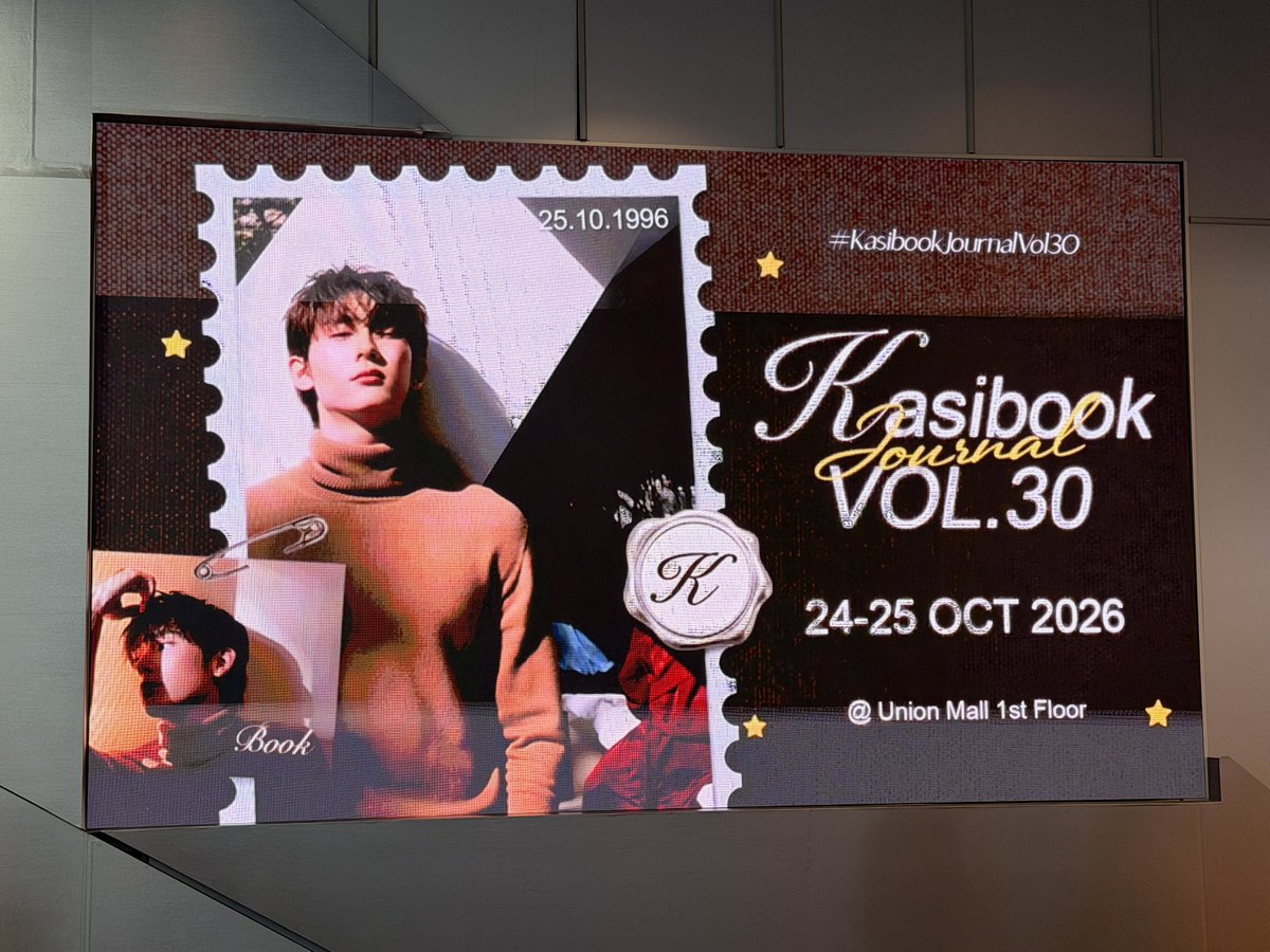 bookfamily_'s tweet photo. (📖) KASIBOOK JOURNAL VOL.30

แวะมาเก็บโปสเตอร์งานวันเกิดของบุ๊คกันได้นะคะ บอกเลยว่าไปตรงไหนก็เจอเพราะมีรอบ Union Mall เลย 🩵

LED MEDIA PLACEMENT
📍 Location : Union Mall
🗓️ 25 OCT 2026

KASIBOOK 30TH JOURNAL
#KasibookJournalVol30
#kasibook @kasibook https://t.co/pGa3iDf3kH