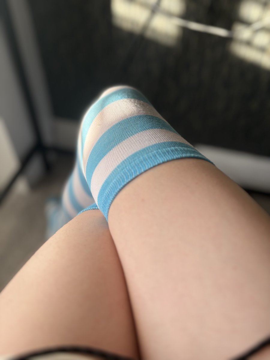 kyrenuwu's tweet photo. thick thighs save lives!! >w< #femboy #thighs #cute https://t.co/NB2VGPAlkc