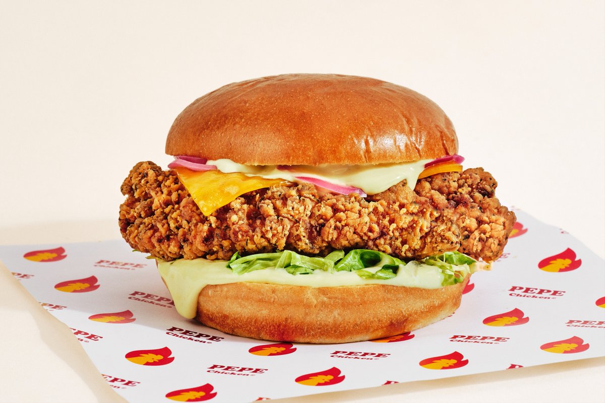 ThePepeChicken's tweet photo. DROP DE CODES POUR L’ÉQUIPE GAGNANTE 🐔🔥
RT pour le Pepe Burger
Like pour le Hot Honey
Commente pour le Smoky One
(-30% sur Uber Eats jusqu’à dimanche) https://t.co/Z2FVnd5kpU