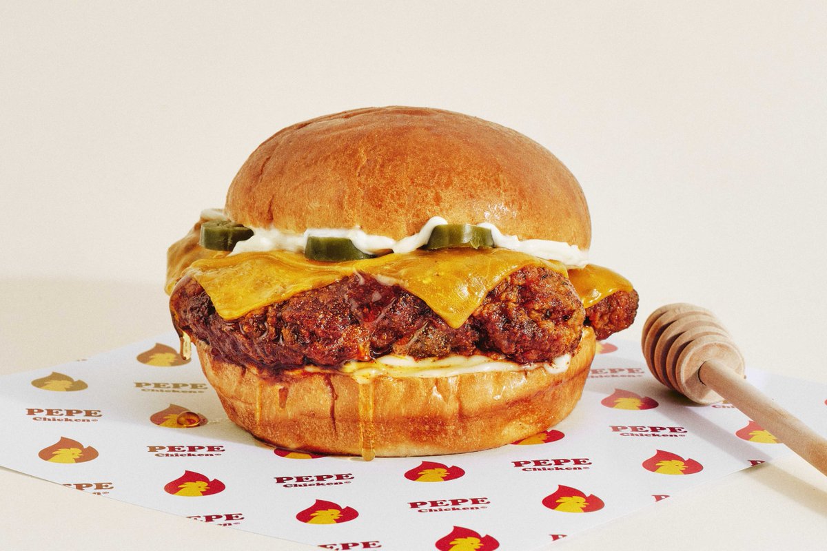 ThePepeChicken's tweet photo. DROP DE CODES POUR L’ÉQUIPE GAGNANTE 🐔🔥
RT pour le Pepe Burger
Like pour le Hot Honey
Commente pour le Smoky One
(-30% sur Uber Eats jusqu’à dimanche) https://t.co/Z2FVnd5kpU