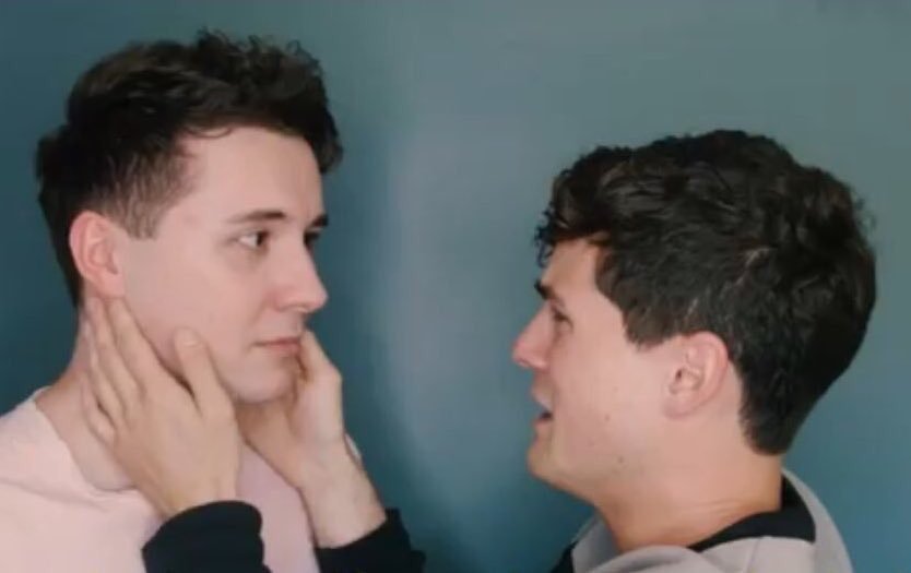 _nateizepic's tweet photo. they really don't look alike other than having curly hair and dark brown eyes https://t.co/bbhKZbCDmQ