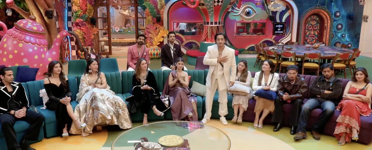Witty_Alisha's tweet photo. #RohitShetty : Qazi ap bohat sahi jaa rhe ho, entertain kr rhe ho. Jab bahr jaoge bht kaam milega. Bht albums milenge. 😭❤️ 

Tears of happiness 🥹

#BiggBoss20 #QaziTouqeer #QaziKeRockstars https://t.co/FNKILxY7Pg