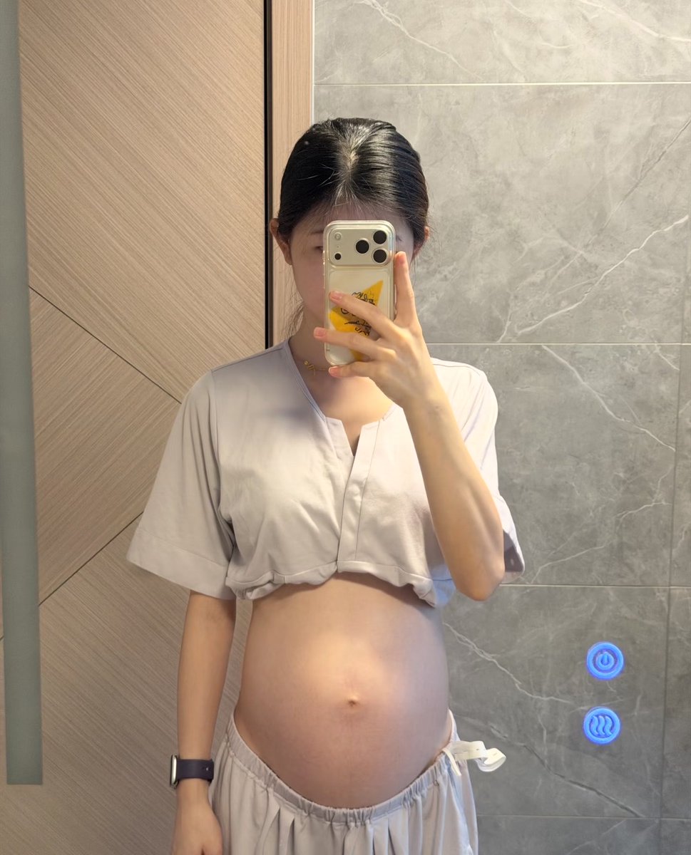 a09ka19ne's tweet photo. 在校大二生   未婚先孕

本人已和平分手，正式宣布单身  

回归推特  这次破防算我输……      

真的给B看 不要🚪 https://t.co/V49Mp2mAAd