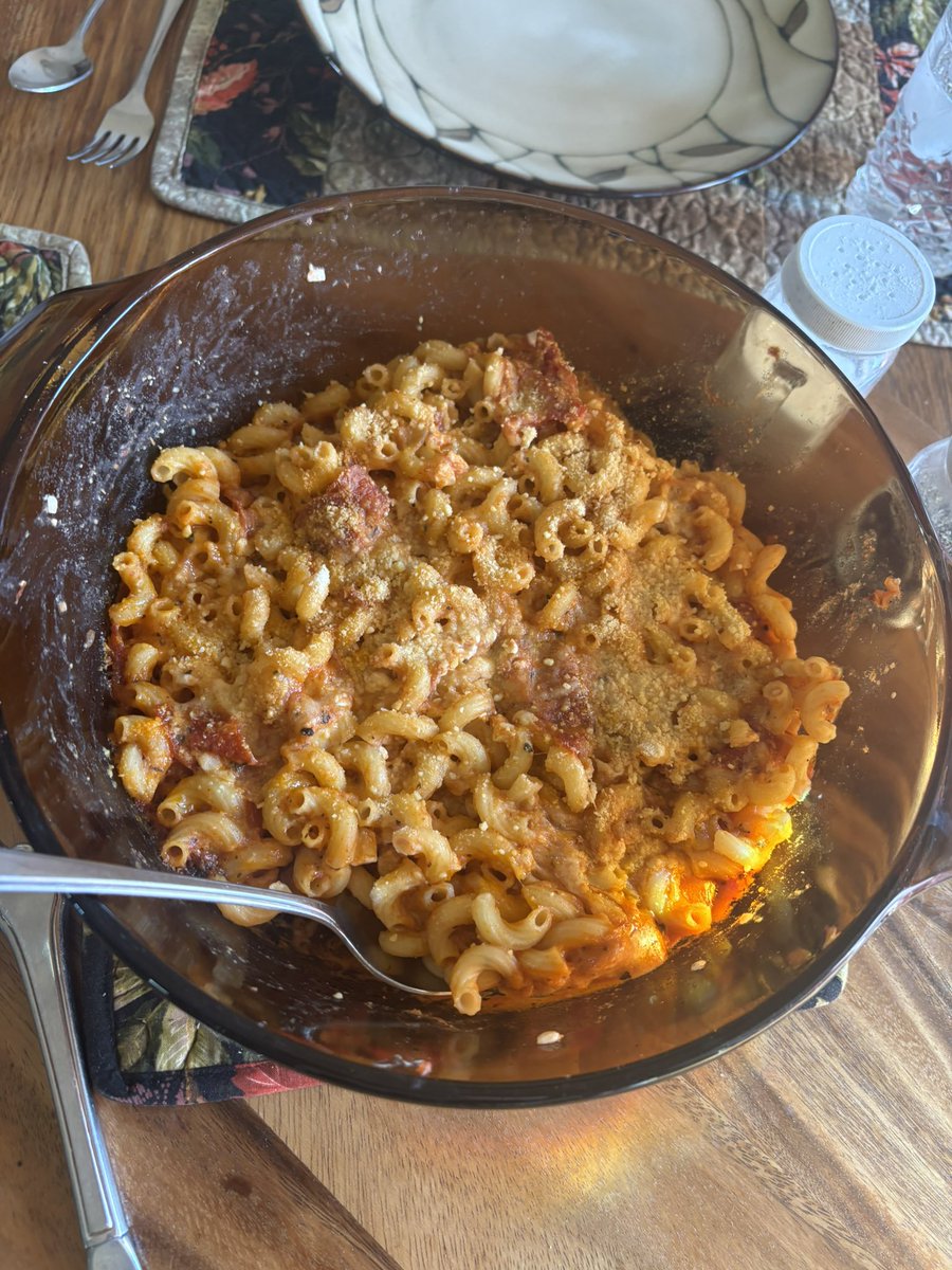 candidsyrup's tweet photo. made pizza casserole yay https://t.co/u54wDMpI6M