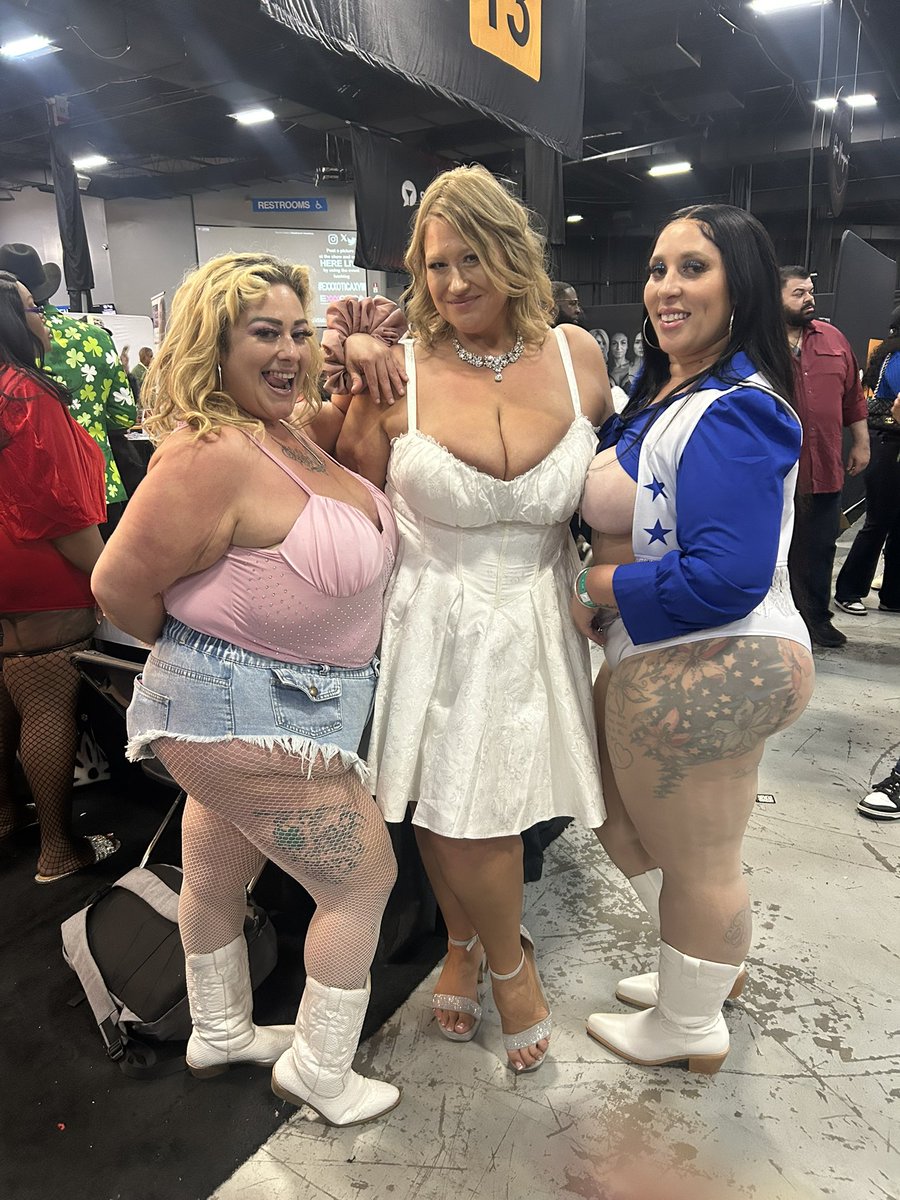 iwantSaucy's tweet photo. Girls girls girls…. ✨✨✨ https://t.co/u8DaCqPQrN