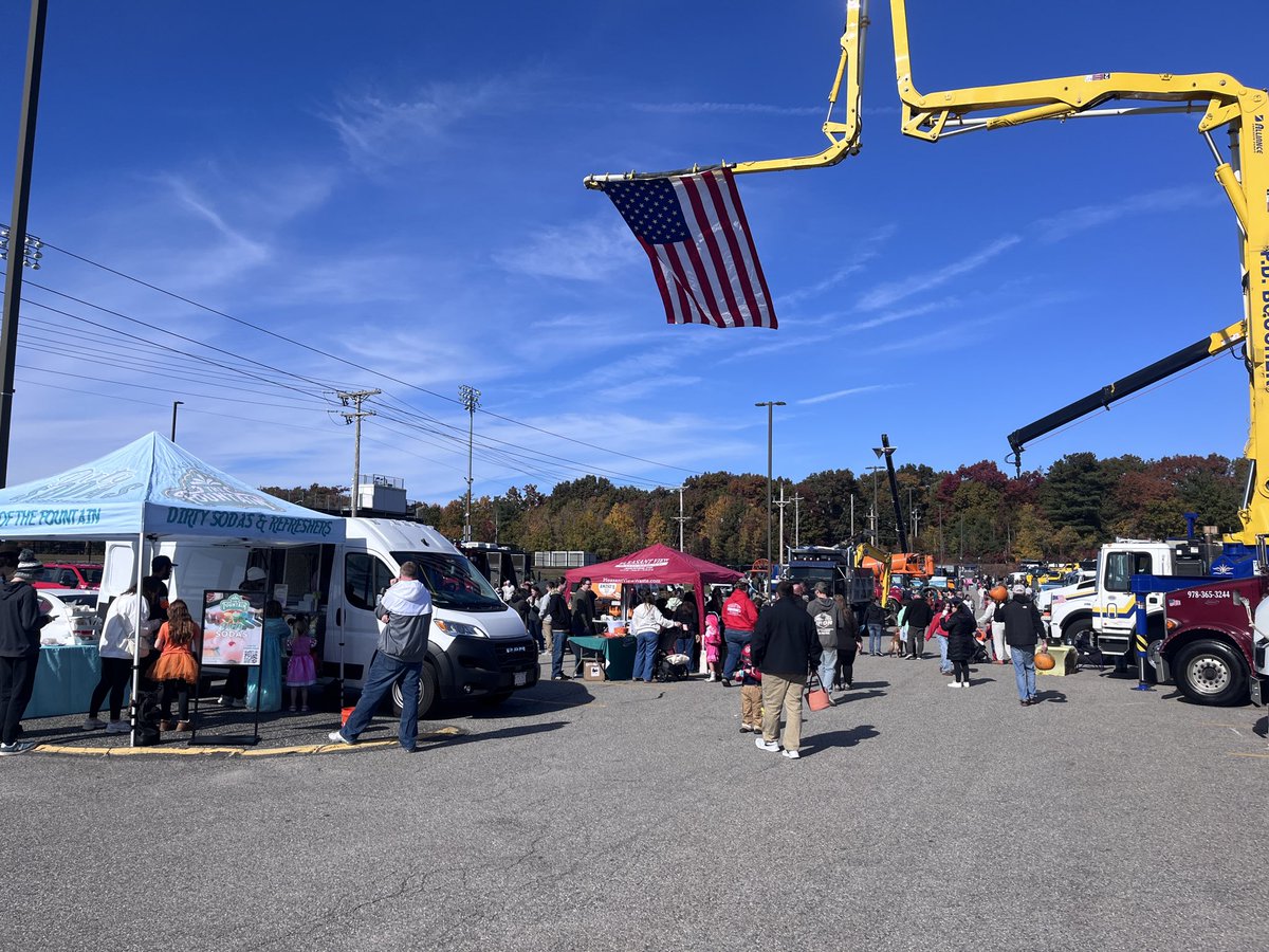 ItemEditor's tweet photo. Truck and treat at Veterans’ Field in Clinton til 2. Bring a nonperishable food donation for WHEAT. https://t.co/k2fbpvqNdQ