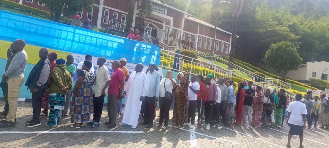 RubavuDistrict's tweet photo. Uyu munsi, Muri @RubavuDistrict abaturage bazindukiye kuri site zitandukanye z'itora kwitorera abayobozi ku rwego rw'umudugudu 

#Amatora2026 yagenze neza https://t.co/KYBhP58sgk
