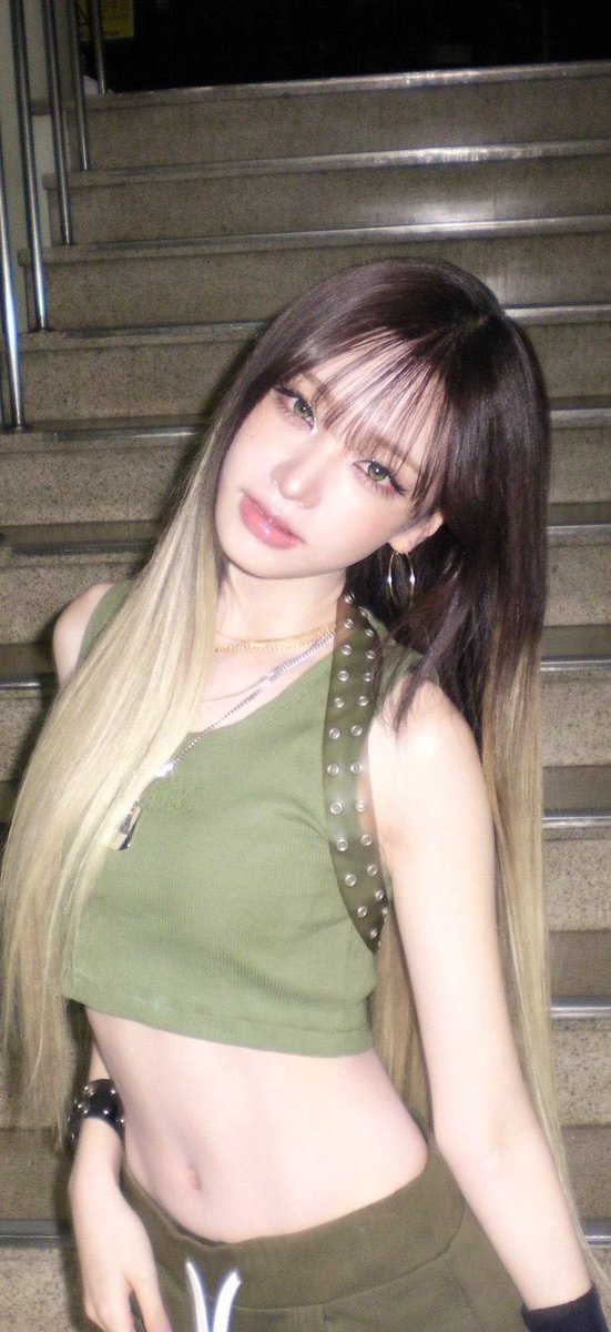 jiwonsdaily's tweet photo. Liz is so INSANE for this looks https://t.co/NPNwqqsZXw