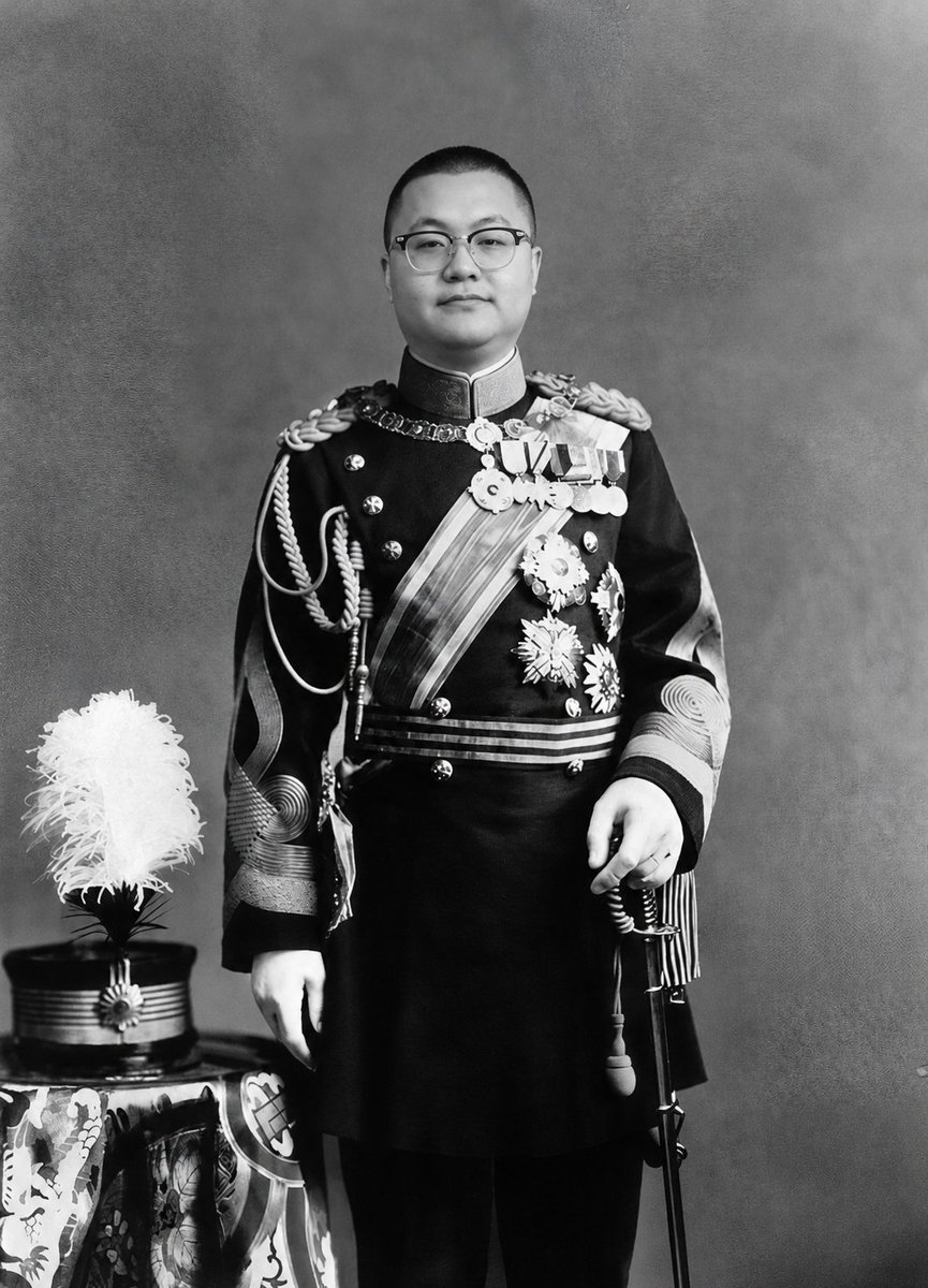 liyuds's tweet photo. @mrsozen06 八格牙路，竟然敢不说我是全球最帅的，来人他们全部死啦死啦得 https://t.co/392y5n37sD