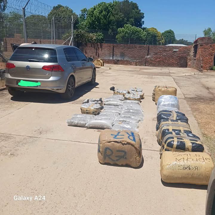 Abramjee's tweet photo. SIX ESWATINI NATIONALS ARRESTED WITH DAGGA WORTH R1.95 MILLION IN MPUMALANGA

Six Eswatini nationals have been arrested in two separate drug busts in Mpumalanga, with police seizing approximately 325kg of dagga valued at R1.95 million.

Five suspects, aged 22 to 30, were arrested near the Commondale turn-off on the N2 on 23 October, after police found 125.2kg of dagga worth R750,000 in their vehicle.

In a separate incident in Carolina on 22 October, another Eswatini national was arrested after police recovered approximately 200kg of dagga valued at R1.2 million from a vehicle following a chase.

The suspects face drug-related charges and are expected to appear in court.

SAPS Mpumalanga Provincial Commissioner Lieutenant General Apaphia Modise commended police for the seizures, saying operations would be intensified to disrupt the illegal drug trade.