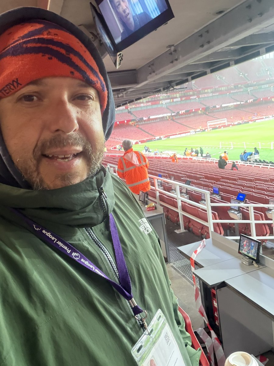 laythy29's tweet photo. Right. That’s me done after Arsenal beat Everton 2-0 here at the Emirates. Now for date night in the West End after being away in Munich all week. Mind you I might need a canoe to get there with all the rain. Enjoy your Saturday night, see you at Fleetwood, cheers https://t.co/v6GBMb8wsV