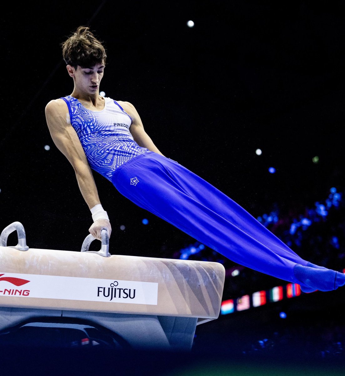 ItaliaTeam_it's tweet photo. Ci sono medaglie scintillanti e imprese sensazionali. 💥

L'argento di Gabriele Targhetta ai Mondiali #ginnastica artistica di Rotterdam è semplicemente storia: riporta l'#ItaliaTeam sul podio iridato nel cavallo con maniglie dopo 113 anni. 🥈

Campione d'Europa e vice Campione del Mondo: 20 anni e una stagione da incorniciare, impreziosita dalla dedica speciale a Lorenzo Bonicelli. 🌟

Tutti in piedi per Gabriele Targhetta👏

@Federginnastica 
#ItaliaTeam #Rotterdam2026