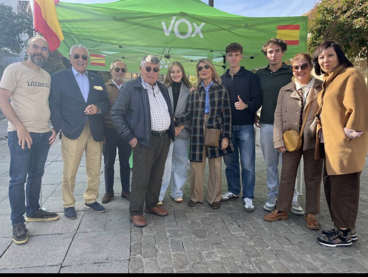 VOX_Torrelodone's tweet photo. 🇪🇸 Cada vez somos más los que nos comprometemos con España desde las filas de VOX.

Desde Torrelodones seguimos luchando con ilusión, firmeza y convicción.

La Prioridad Nacional es nuestro sello. España, siempre. 💚
Siempre adelante!!!!🇪🇸🇪🇸✅
@vox_es
#torrelodones
#seguimos https://t.co/aIzlqOofJy