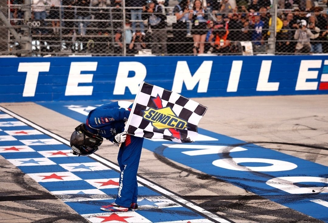 flags84's tweet photo. Idk why everyone is trying to push us all vote for @KyleBusch. We all miss him. Racing isn't the same without him. He would have won whether folks dropped out or not. He is our most popular driver this year. I hope he knew we loved him. 🥺 @SamanthaBusch https://t.co/q3Aox0DMlW