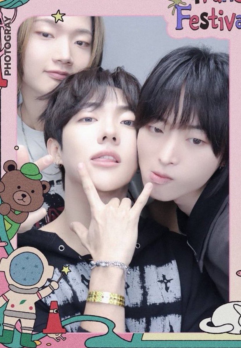 rravit_'s tweet photo. 서로 따끈했을까? 말랑했을까? 포즈 잡고 찍히려면 저 상태로 3초 정도 기다려야 하는데 뽀뽀했을까? https://t.co/UCioGK8iaf
