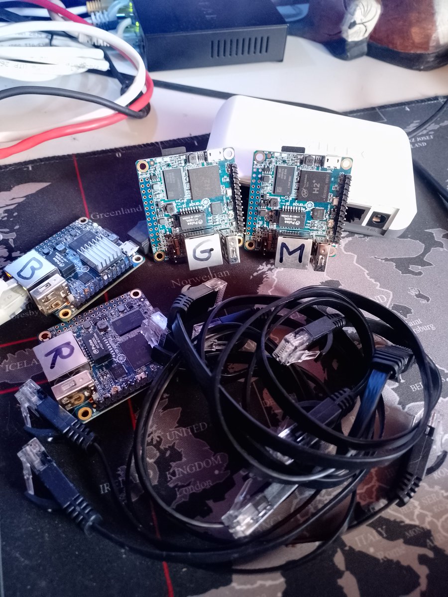 oblx_dev's tweet photo. Ici, pas d'IA. Ce sont quatre Orange Pi Zero 512Mb avec leur switch 100mbps.

Sur ces 4 petits :
- Gitea
- Keepass
- DNS local
- Surveillance réseau
- Conduit (client matrix)
- Anvil pour la blockchain dev
- Des petits bots discord/telegram

10W de consommation max. https://t.co/3bvVCtanhp