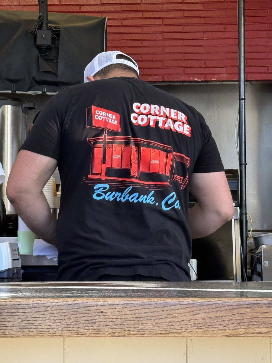 ItsTerri's tweet photo. Sweet merch 🌯 #breakfastburrito
#cornercottage #burbank https://t.co/bnd0Umw14k