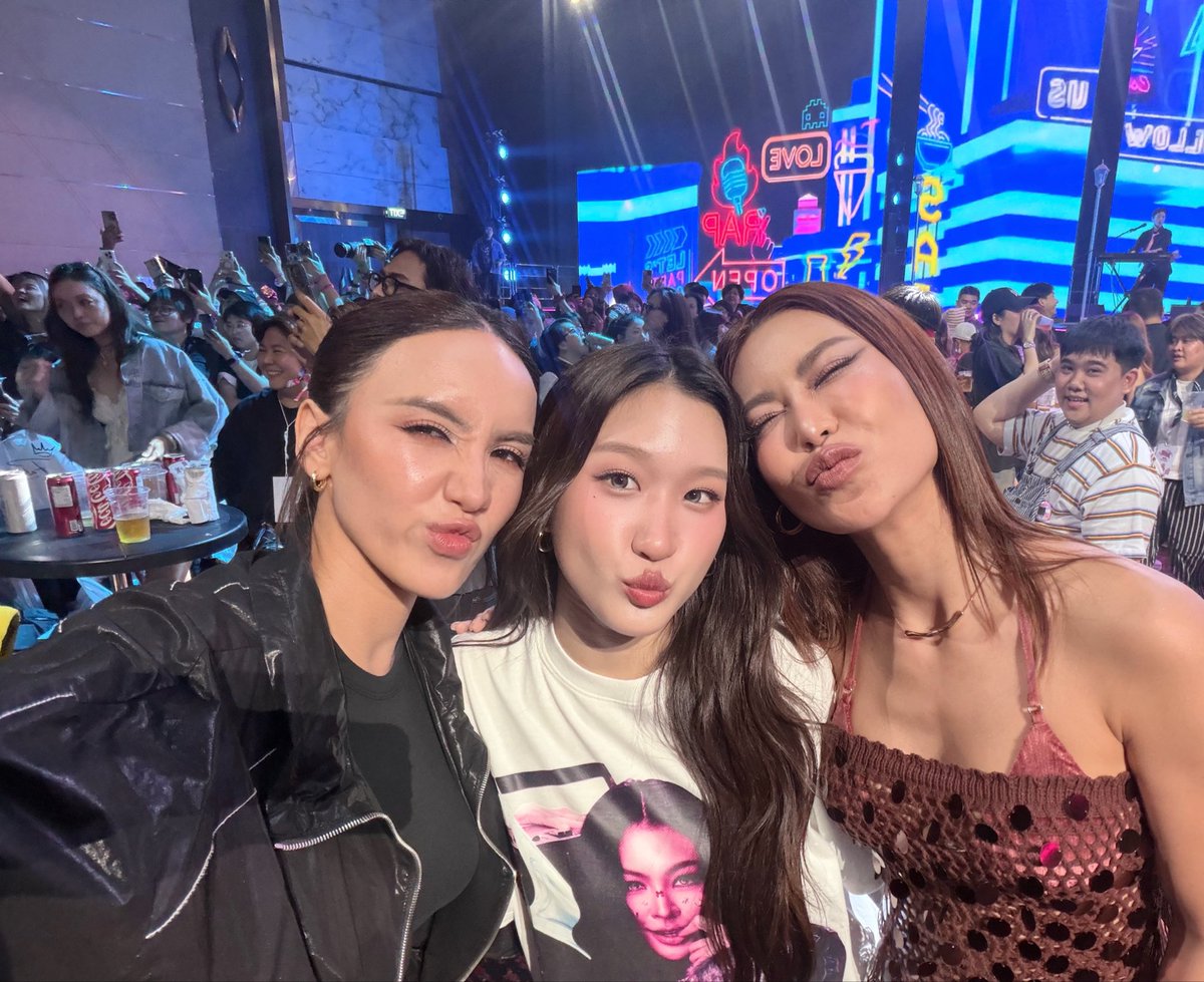 Michellebehrm's tweet photo. Happy Birthday พิ้ฝ้ายคับ ((ถ่ายคู่กับน้องต้วม🤪)) https://t.co/XRtA7kkU2X