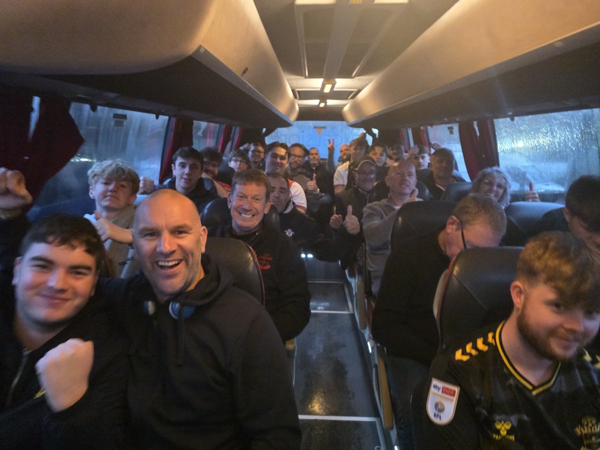 _SAT_with_Nick_'s tweet photo. All 4 coaches leaving  West ham happy back to hampshire! Coyr #saintsfc https://t.co/9QJPgdB29W