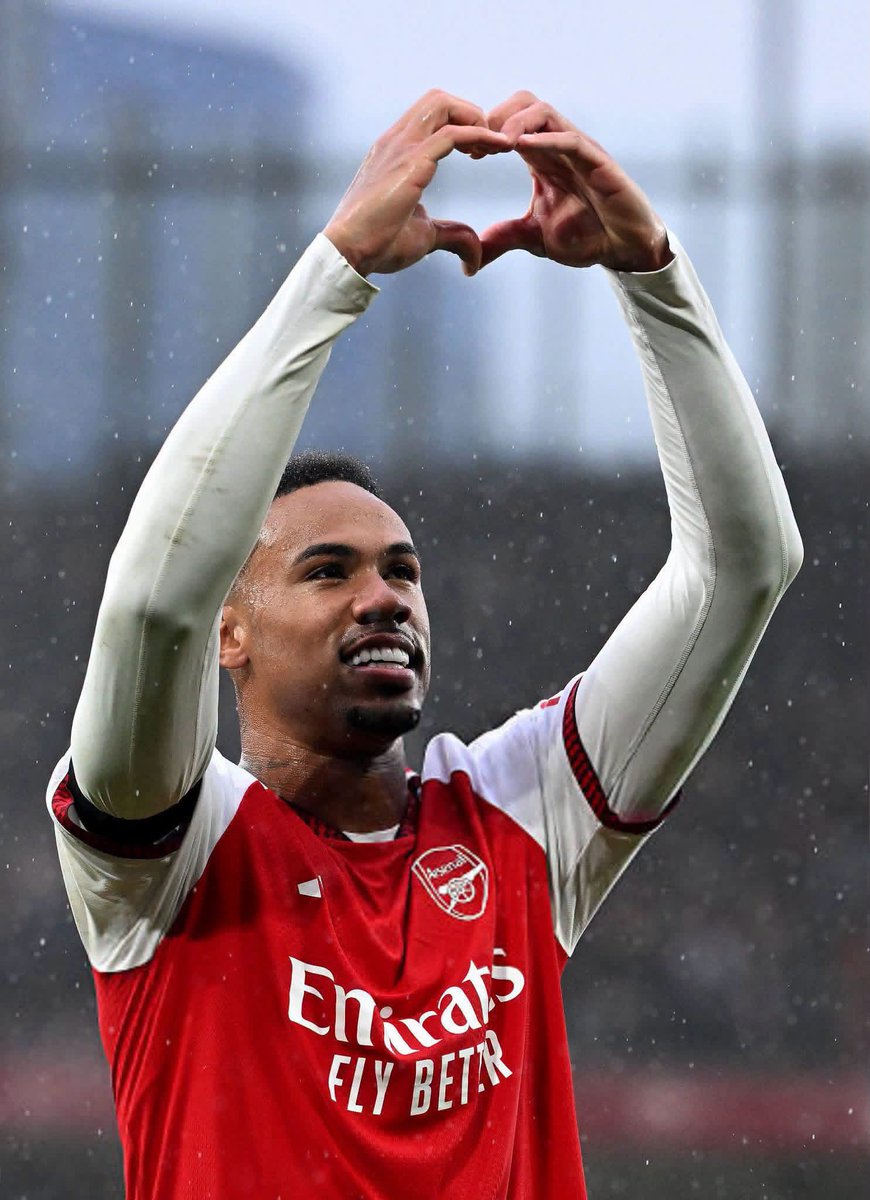 Afc_Mex's tweet photo. Just want to give special praise to Gabriel today.

200 appearances in the Premier League while wearing the Arsenal jersey, a proud milestone for a top center-back. Arteta recently spoke about his journey and progress, and looking back at what Gabriel has achieved, it's hard to deny that he is one of the best center-backs in the world.

We really haven't given Gabriel enough respect and praise. A leader in the defense, strong, decisive, and always ready to fight for the team.

And the pair who clicked with him is also coming back. When the duo reunites, how much more will Arsenal's defense be feared?

#Arsenal