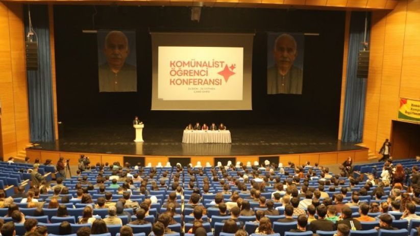JiyanaHnanegikr's tweet photo. Komünalist Öğrenci Gençlik Hareketi ilan edildi

Kürdistan ve Türkiye’nin birçok kentinden öğrencilerin katılımıyla düzenlenen Komünalist Öğrenci Konferansı’nda, Komünalist Öğrenci Gençlik Hareketi’nin (KÖGEH) kuruluşu ilan edildi. https://t.co/gQZhFIAKQY