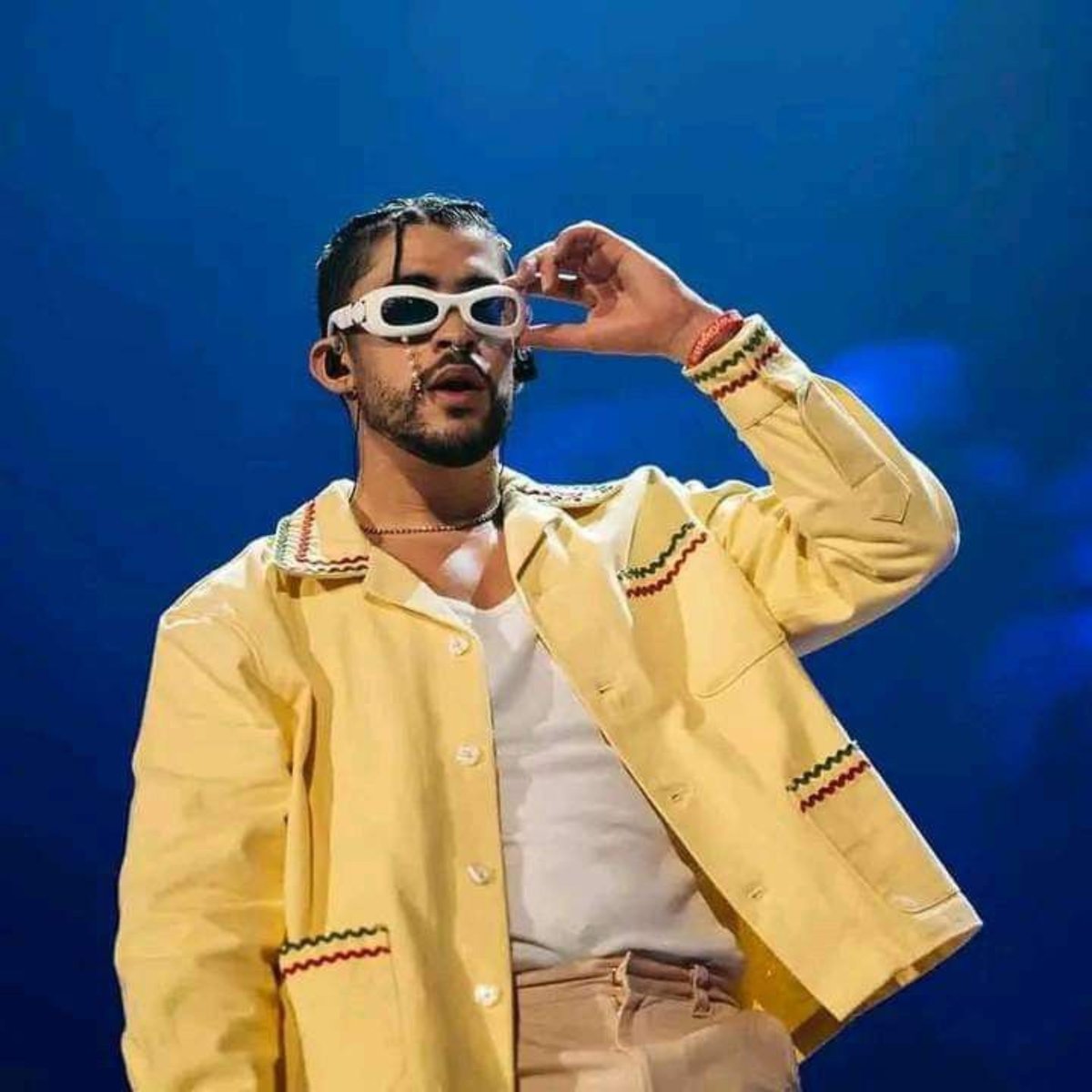 BadBunnySpotify's tweet photo. 🏟 Giras de artistas latinos más taquilleras de la historia (vía Billboard):

#2 Debí Tirar Más Fotos World Tour (2025-26): $472.2M

#4 World’s Hottest Tour (2022): $314.1M

#8 Most Wanted Tour (2024): $211.4M

— Bad Bunny es el único artista con 3 giras en el top 10. https://t.co/6RBGDePwdO