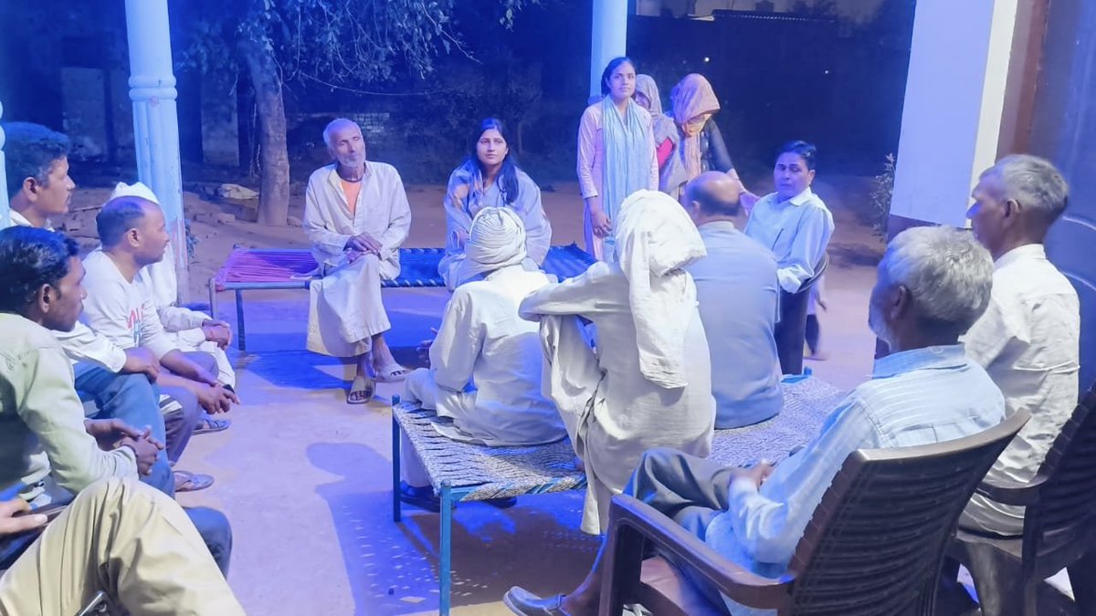SupriyaPalRLD's tweet photo. आगामी 25 अक्टूबर को बघरा में आयोजित होने वाले चरथावल विधानसभा कार्यकर्ता सम्मेलन की तैयारियों के क्रम में आज ग्राम सैदपुरा बघरा में जनसंपर्क कर समाज के सम्मानित एवं गणमान्य लोगों से संवाद किया।

इस दौरान उपस्थित समाज के देवतुल्य लोगों ने उत्साहपूर्वक सम्मेलन में भारी संख्या में सहभागिता करने का आश्वासन दिया। आप सभी का स्नेह, सहयोग और समर्थन ही हमारी सबसे बड़ी ताकत है।

इस अवसर पर श्री सुंदर पाल जी, श्री मूलचंद पाल जी, श्री विजेंद्र पाल जी, श्री बृजपाल जी, श्री अरविंद जी, श्री धर्मवीर पाल जी, श्री रोहतास पाल जी, श्री राजकुमार जी, श्री ब्रह्म सिंह पाल जी, श्री कंवल सिंह जी एवं श्री नरेश पाल जी की गरिमामयी उपस्थिति रही।
#Charthawal #SupriyaPal #RLD