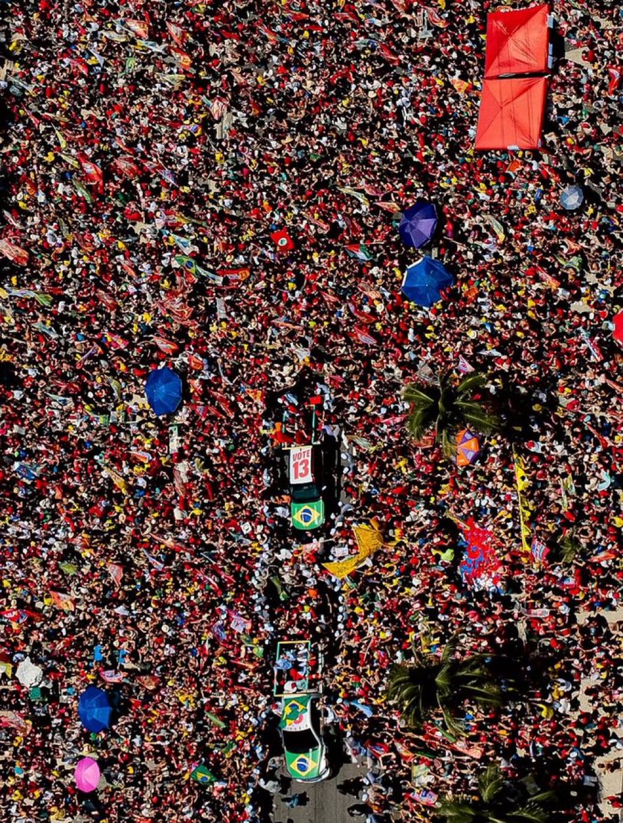 _janoninho_fc's tweet photo. 1 MILHÃO 150 mil SOLDADOS em Copacabana para reeleger o presidente Lula 
#LulaVaiVirar 
#LulaEmCopacabana https://t.co/YetXczhTSg