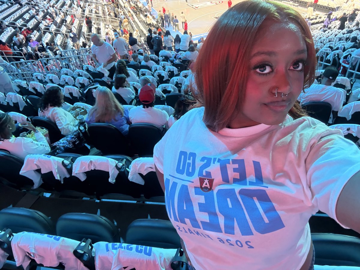 hgsevi's tweet photo. white shirt is ON https://t.co/dW7dKPgiIW