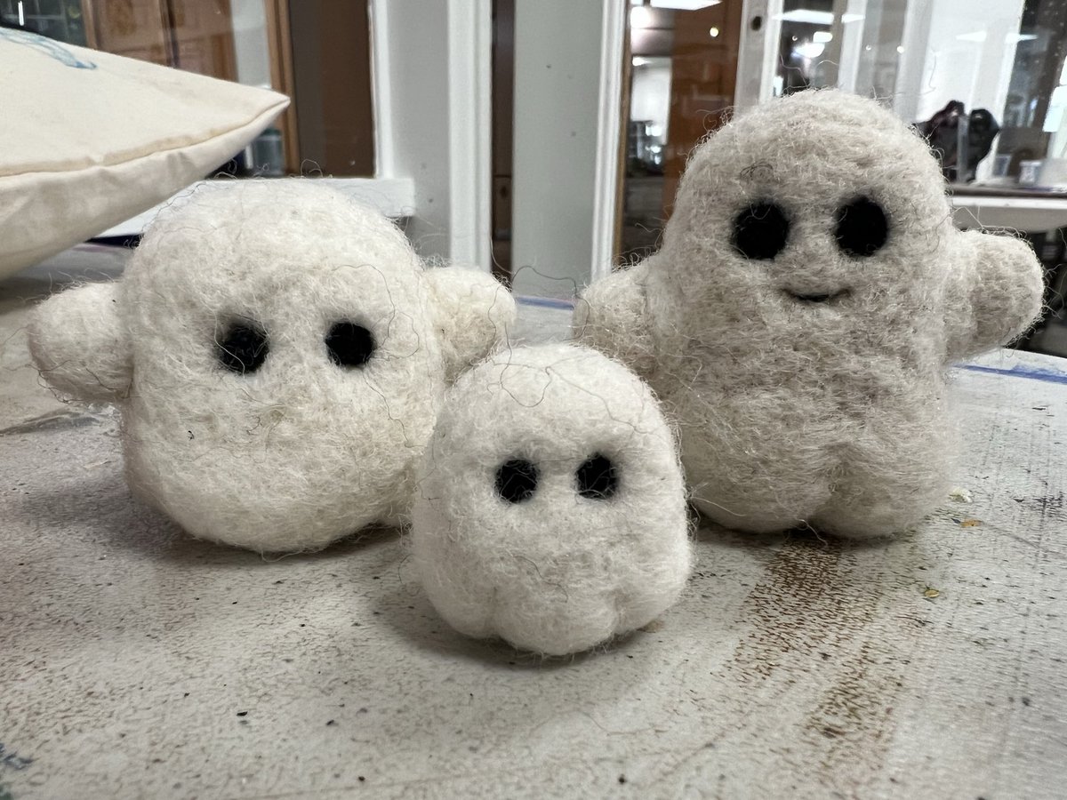 botbot1998's tweet photo. a set of small ghosts, made in needle felt
小さな幽霊たち、羊毛フェルト作りです
*from 9/17, 10/15* https://t.co/q7b8aneFcq