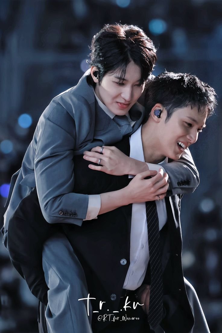 flowsvt_acc's tweet photo. Ada, Absolutely Minwon.
Rasakanlah chemistry pacarannya (suami-suami), So gay. https://t.co/X9K8KFEugZ