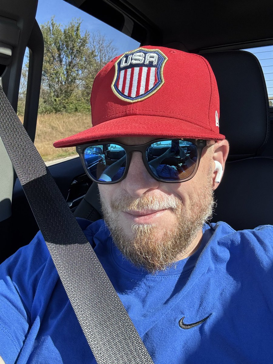 MicroM43's tweet photo. Great convo today on World Series, potential lockout and how that affects alternative leagues like Banana Baseball. 

🍌 ⚾️ 

Glad we talked a little hockey as I cruise down I-71 thinking about some USA hockey boys being back on their native ice and the response from the respective Canadian fan bases. 

🏅🆓 🦅