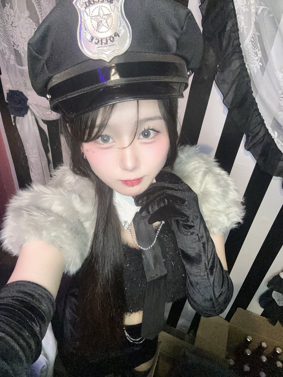 newr41q's tweet photo. @ndcpresident にゃーん^ᴗ.ᴗ^♡
ミナミにあるnightmare mateにいてるるいでし。。。
紙も吸えるんで是非きてほしーな(T^T) https://t.co/YEjmCsXPSF