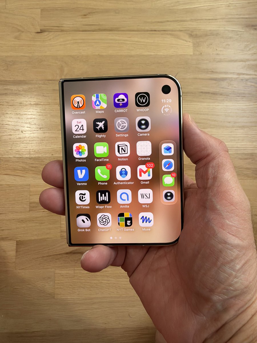 TomMainelli's tweet photo. It's true that the lack of Face ID isn't great. Also true that most times I pick up the closed Duo my finger lands on the Touch ID button. https://t.co/uKxcgGSXy0