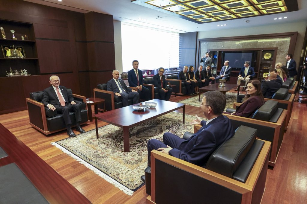 herkesicinCHP's tweet photo. Genel Başkanımız Kemal Kılıçdaroğlu, Gaziantep Sanayi Odasını ziyaret etti. https://t.co/XzU7qC2xGk