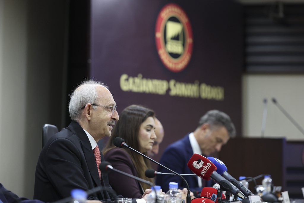 herkesicinCHP's tweet photo. Genel Başkanımız Kemal Kılıçdaroğlu, Gaziantep Sanayi Odasını ziyaret etti. https://t.co/XzU7qC2xGk