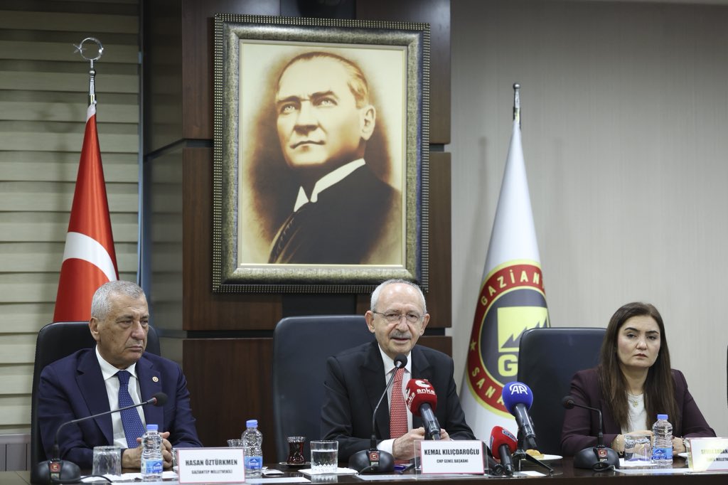 herkesicinCHP's tweet photo. Genel Başkanımız Kemal Kılıçdaroğlu, Gaziantep Sanayi Odasını ziyaret etti. https://t.co/XzU7qC2xGk