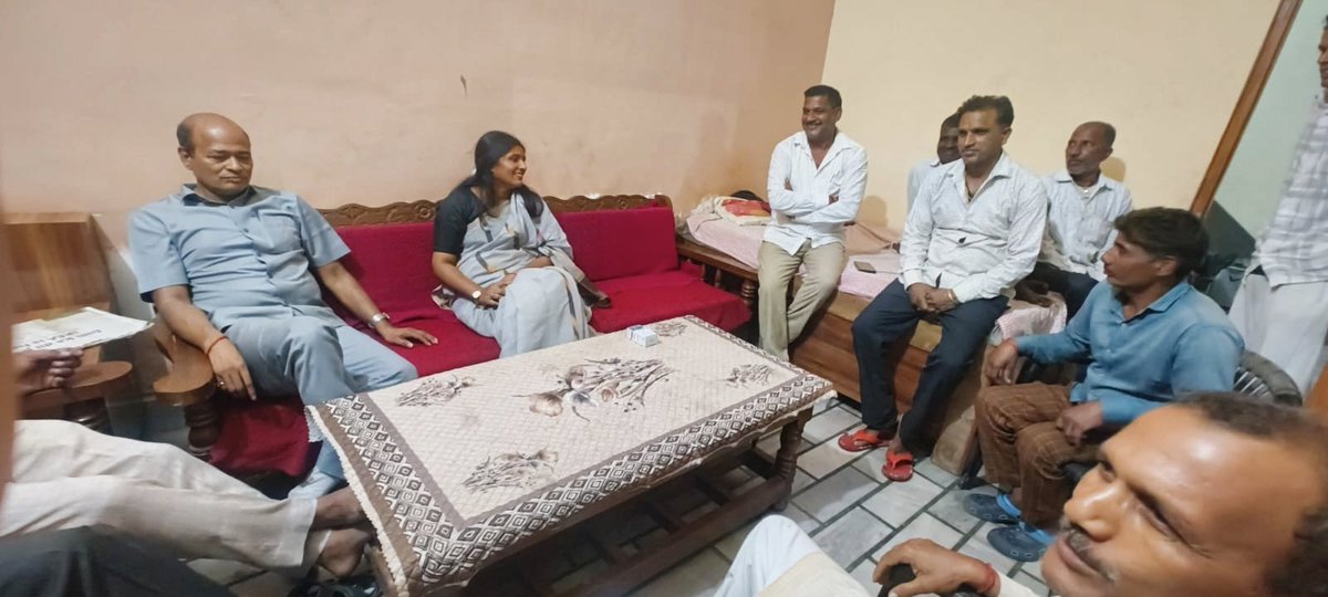 SupriyaPalRLD's tweet photo. चरथावल विधानसभा में आगामी कार्यकर्ता सम्मेलन के निमित्त आज बघरा में समाज के सम्मानित एवं गणमान्य लोगों से आत्मीय संवाद कर सम्मेलन में सहभागिता हेतु आमंत्रित किया।

इस अवसर पर श्री जियालाल जी, श्री बाबूराम पाल जी, श्री मनोज पाल जी, श्री ईश्वर पाल जी, श्री बृजपाल जी, श्री किरण पाल जी, श्री अक्षत पाल जी एवं श्री आकाश पाल जी की गरिमामयी उपस्थिति रही।
#Charthawal #SupriyaPal #RLD