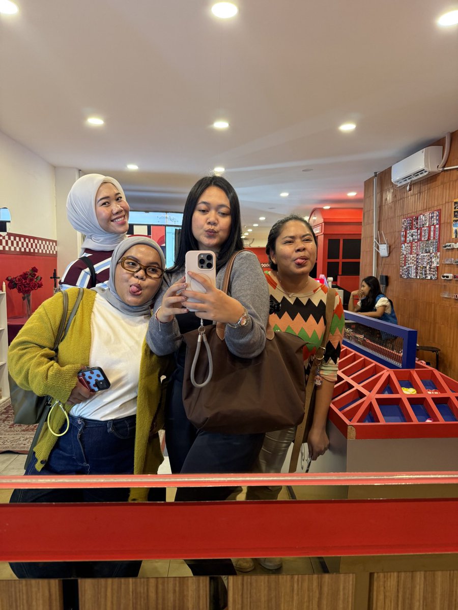 Nadhvkk's tweet photo. update kehidupan yang seru ini🫸🏻💛💥 https://t.co/GKuJy32urP