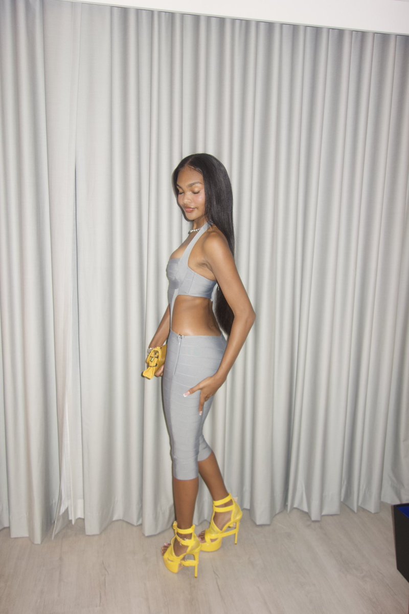 princessarijade's tweet photo. something about matching a bag to ur shoes https://t.co/u1gCl36xnA