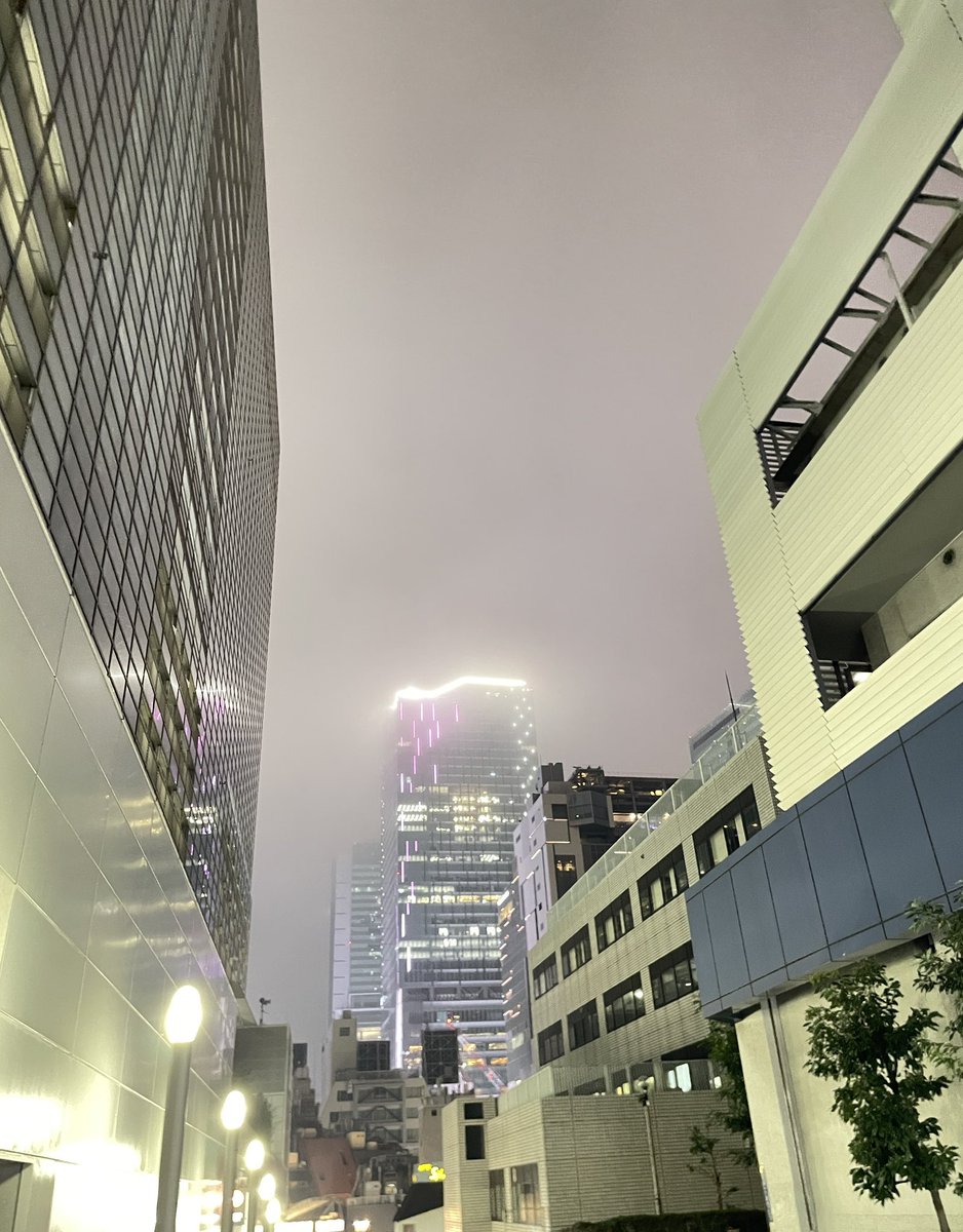 triggerseven's tweet photo. 道中で渋谷にも寄って来たが…街並みはそうでもないが人は少しずつ、ハロウィン化してきとるな( ﾟдﾟ) https://t.co/j4RlalsaW0