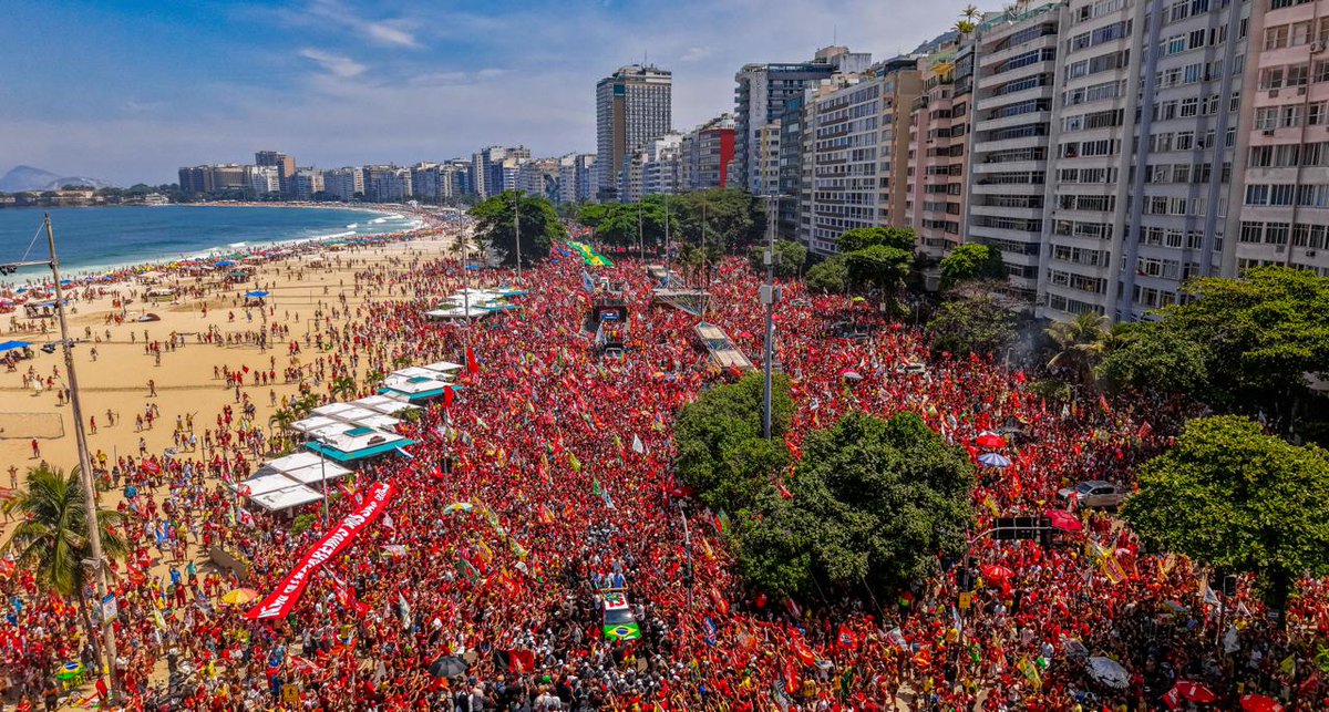 LulaOficial's tweet photo. "O que o povo brasileiro fez nesse segundo turno não estava escrito em nenhuma página da nossa sociologia. O povo assumiu para si a responsabilidade de fazer a campanha".

Muito obrigado, Rio de Janeiro!

📸 @ricardostuckert https://t.co/waEKIsfLlE