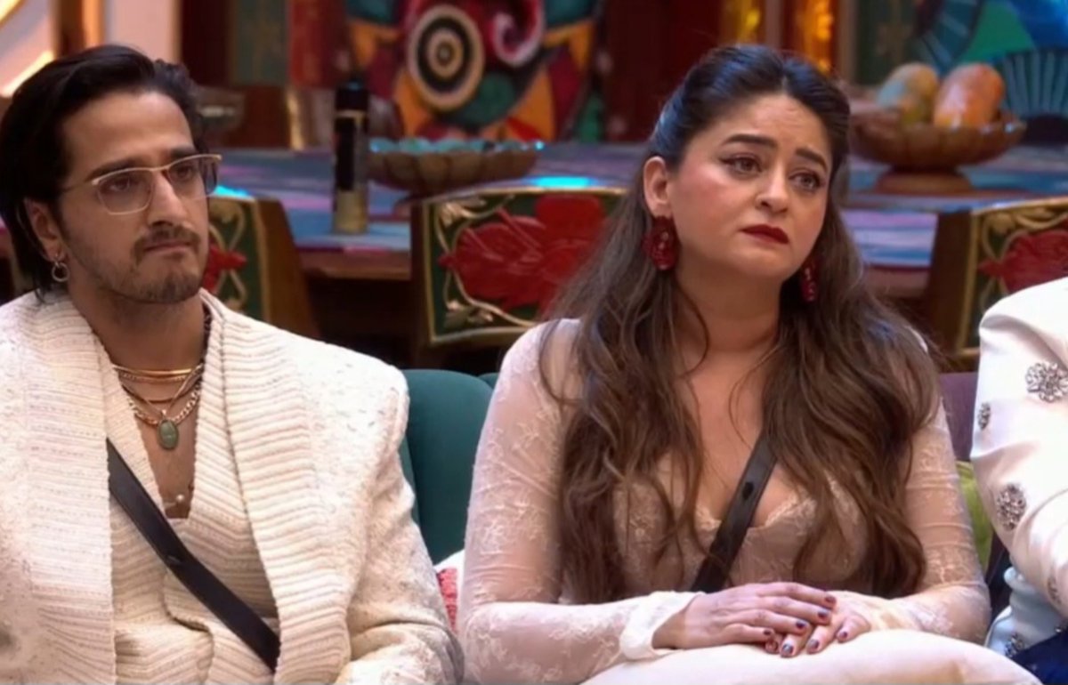 povofsani's tweet photo. Are rohit sir mai bas qazi ke sath hu aur rahungi maan lo meri 🥺🙏 Don't expose me sirr

#UditiSingh #BB20 #BiggBoss20 https://t.co/sTZHW6xjux