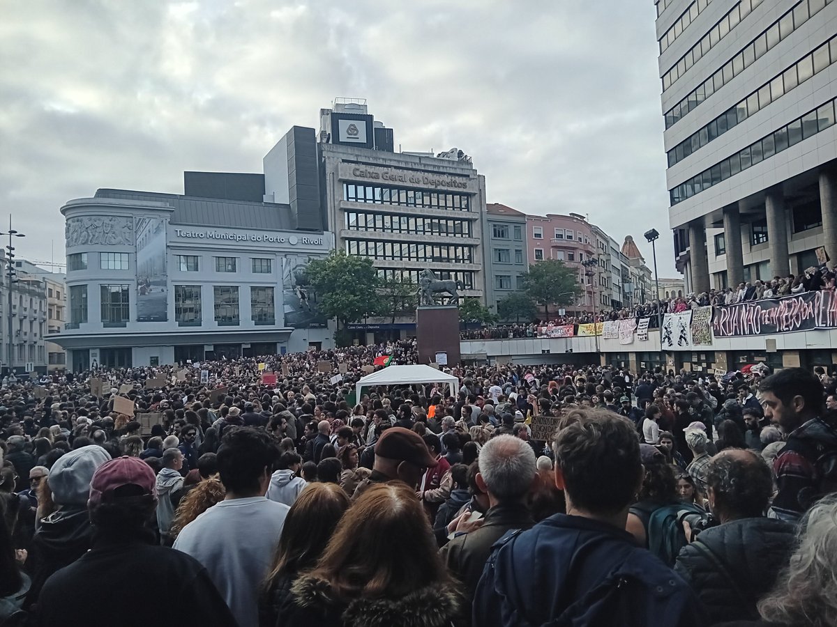 Rafubd's tweet photo. "Ai, mas são só drogados"

Se calhar a política deste governo é que é uma droga. https://t.co/oYya5XsXYo