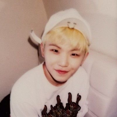 wwoozis's tweet photo. 자려고했는데 지나가던고양이한테 붙잡힌기분임지금 https://t.co/4WmGYl8JQ0